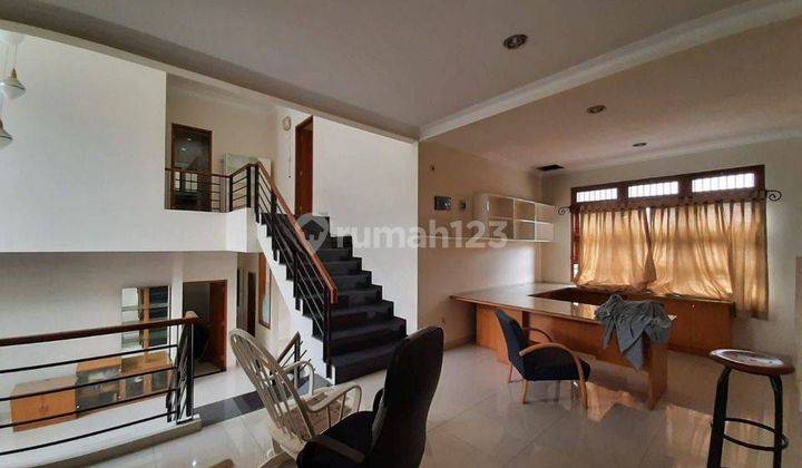 Rumah 3 Lantai Bagus Semi Furnished di Setra Duta, Bandung 2