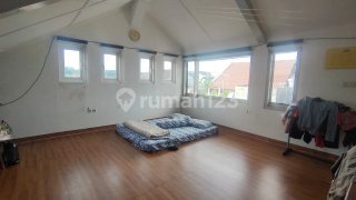2.5-Story House in Sayap Riau, Bandung 2