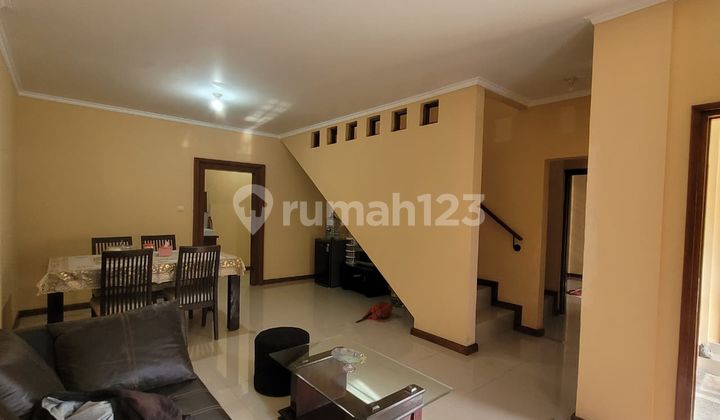 Rumah 3 Lantai Bagus di Sayap Riau, Bandung Rumah 3 Lantai Bagus di Sayap Riau, Bandung