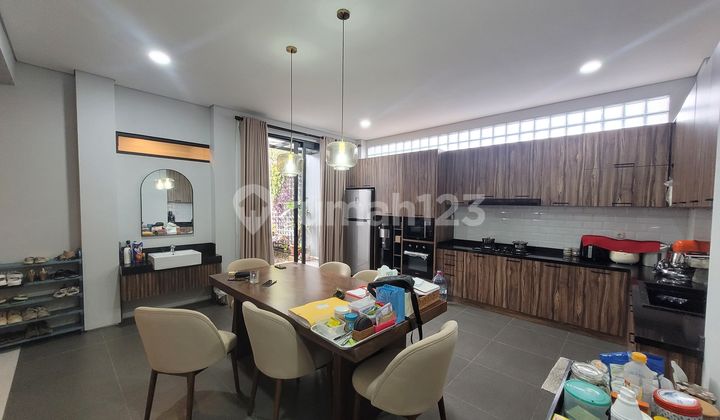 Turun Harga! Rumah Bagus Minimalis Setra Duta, Bandung 2