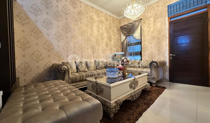 Rumah Bangunan Minimalis di Batununggal