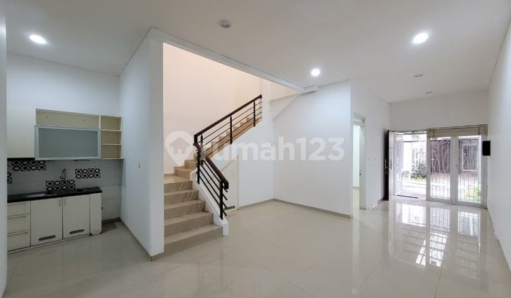 Rumah 2 Lantai Bagus Setra Duta, Bandung 1