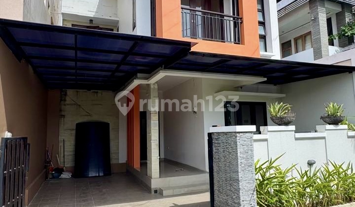 Rumah 2 Lantai Full Renovasi di Renon - Lokasi Premium