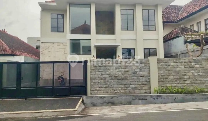 Rumah Mewah 4Kt Sekar Tunjung Dekat Renon & Living World