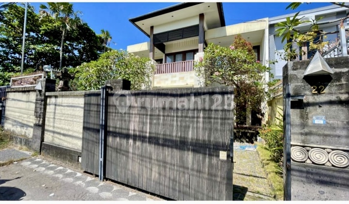 Villa Mewah dengan Kolam Renang Renon - SHM IMB Villa Mewah dengan Kolam Renang Renon - SHM IMB