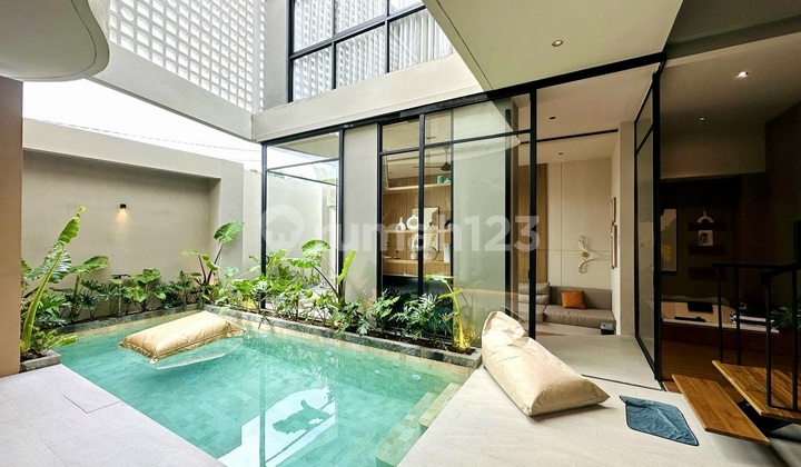 Modern Luxury Villa With Jacuzzi In Canggu