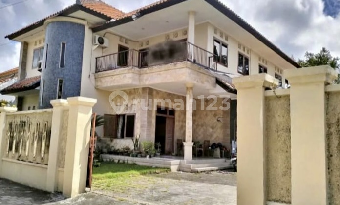 Luxurious 8-Bedroom House in North Nangka Denpasar Near Living World