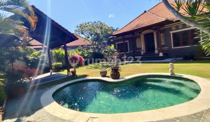 Luxury Villa Ready to Occupy in Sekuta Sanur - Full Teak, Full Marble