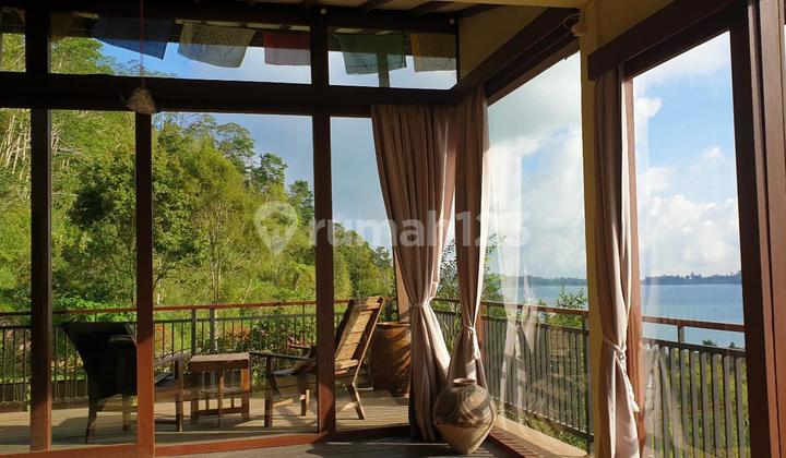Villa With Lake And Mountain View Bedugul