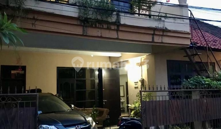 Rumah Dua Lantai Kerobokan Bonus Furnish