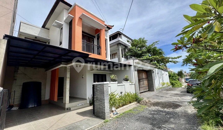 Rumah 2 Lantai Full Renovasi di Renon - Lokasi Premium 2