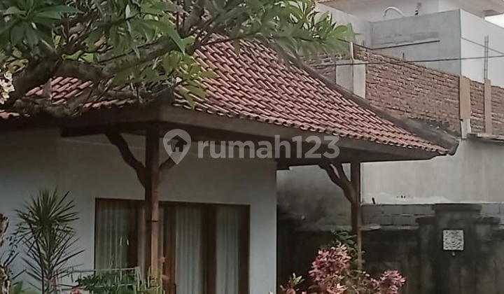 Villa Classic Elegan Denpasar Timur | Kolam Renang & Taman Luas