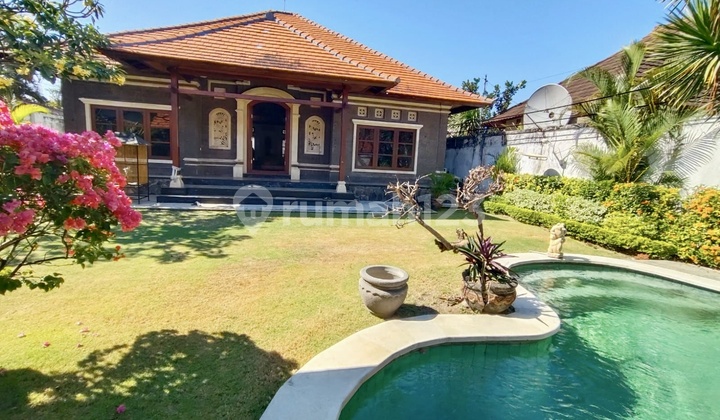 Luxury Villa Ready to Occupy in Sekuta Sanur - Full Teak, Full Marble