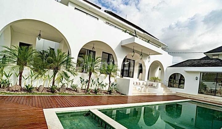 Exclusive Mediterranean Villa Canggu | Swimming Pool & Billiard Room 2