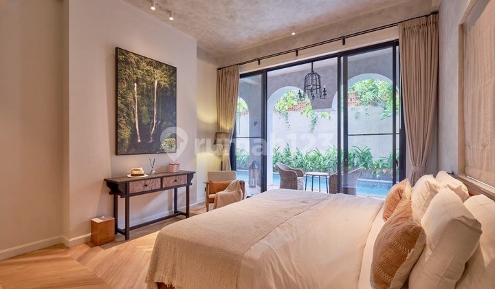 Modern Luxury Villa Near Seminyak Beach - SHM & SLF Lengkap 2