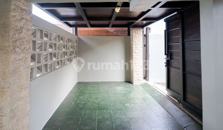 Villa Tropical Modern Kerobokan Lokasi Tenang 2