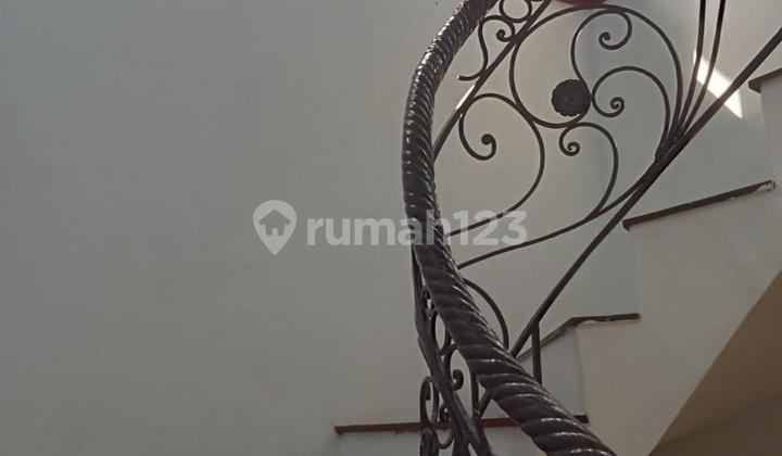 Rumah Cantik Renon 2 Lantai SHM Lokasi Strategis