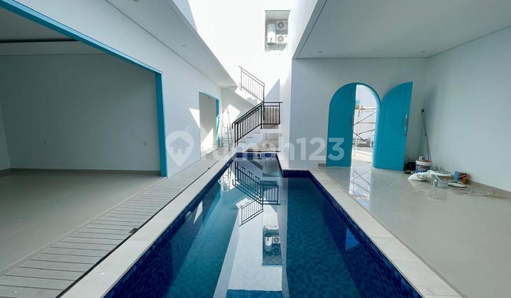 Brand New Santorini Villa Dekat Pantai Melasti