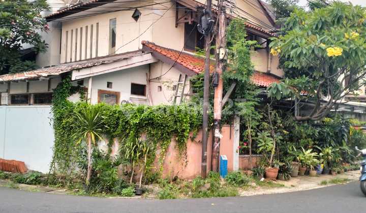 Rumah 2,5 Lantai di Cipete Jakarta Selatan Posisi Hoek Strategis 1