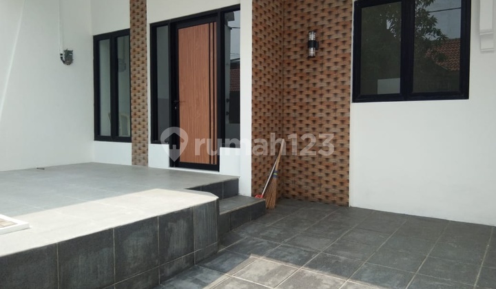 Rumah Griya Sangat Terawat Siap Huni di Cipondoh Harga Oke