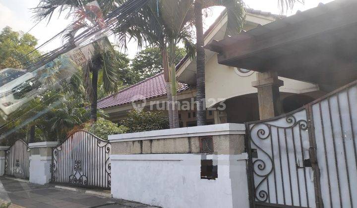 Rumah Hoek di Cempaka Putih Jakarta Utara Lokasi Bagus  1