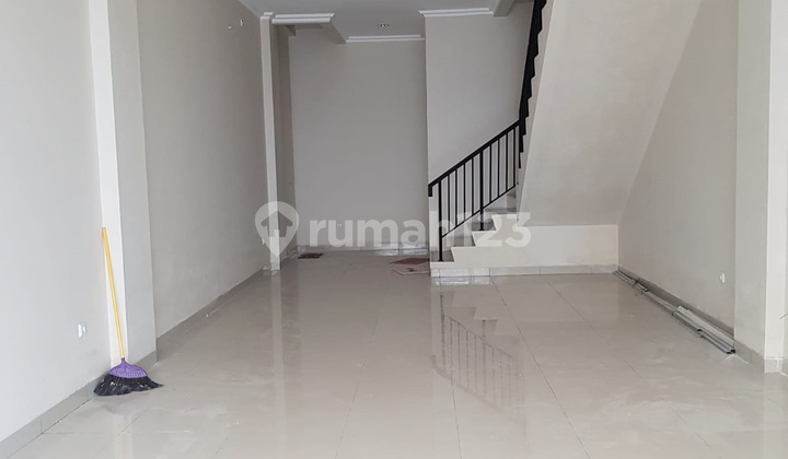 Ruko Cbd 3,5 Lantai Siap Pakai di Green Lake City