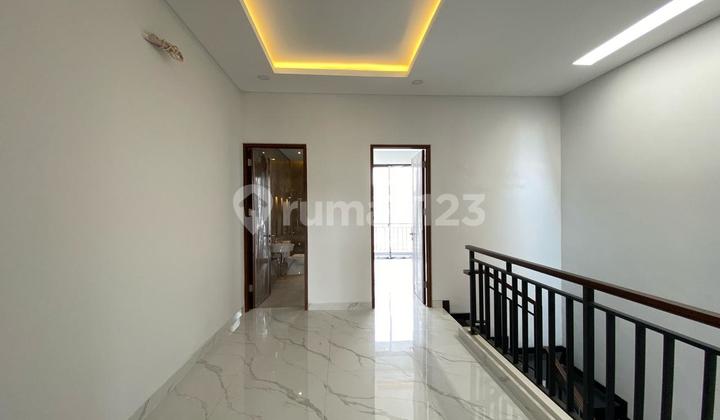 Habitable House Ready for Occupancy in Kav DKI, North Meruya, West Jakarta, Strategic Location 2