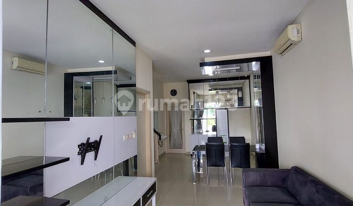 House in East Coast Cluster, Green Lake City, America, Strategic Location.