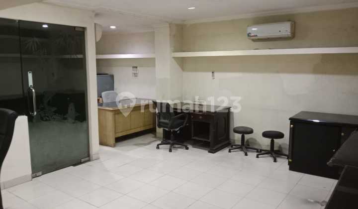 Disewakan Ruko di Jl. Mangga Besar, Jakarta Bara