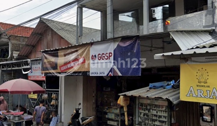 Shop House and House on Jarak Street Surabaya, Heavy Traffic 1