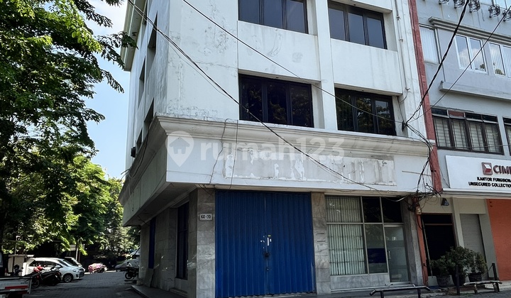 4-Story Shop House for Sale in Shop House Complex Near Pasar Atom Surabaya 2