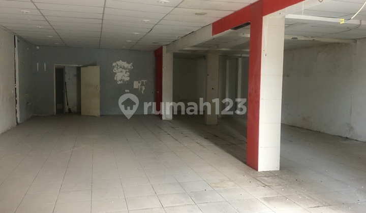 Business House for Rent in Dukuh Kupang, Surabaya. Close to Mayjen Sungkono. 2