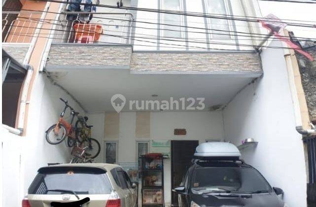 Dijual Rumah 3 Lantai di Tanjung Duren Jakarta Barat 1