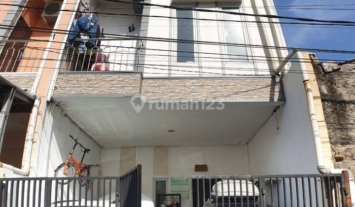 Dijual Rumah 3 Lantai di Tanjung Duren Jakarta Barat 2