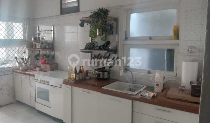 Beautiful and Lush House in DPS Complex, Central Jakarta 2