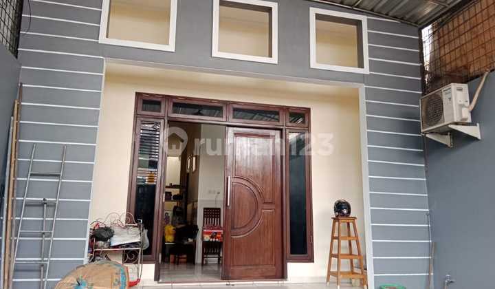 House in Sawah Lio, Jembatan Lima, West Jakarta, 3 floors