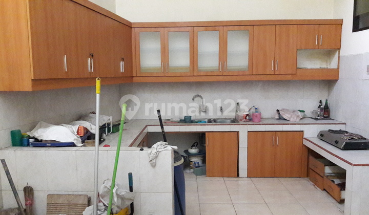 House in Sawah Lio, Jembatan Lima, West Jakarta, 3 floors