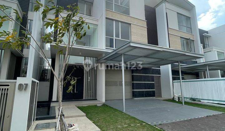 Rumah 3 Lantai Sudah Renovasi Unfurnished di Cluster Mozart Golf Island Pik, Jakarta Utara 1