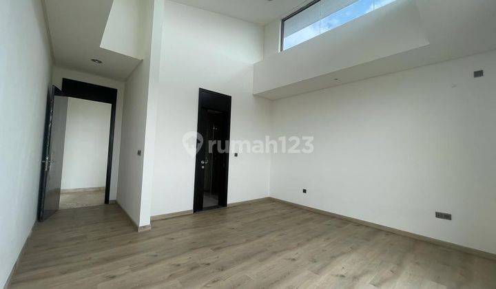 Rumah 3 Lantai Sudah Renovasi Unfurnished di Cluster Mozart Golf Island Pik, Jakarta Utara 2