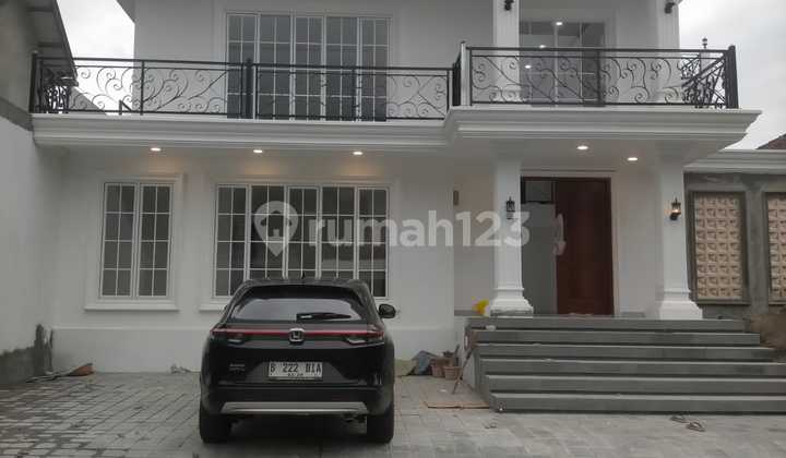Dijual Rumah Baru American Classic 3 Lantai Rooftop di Sentul City 2