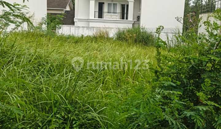 Ready-to-build lot in a cluster in front of Sentul City