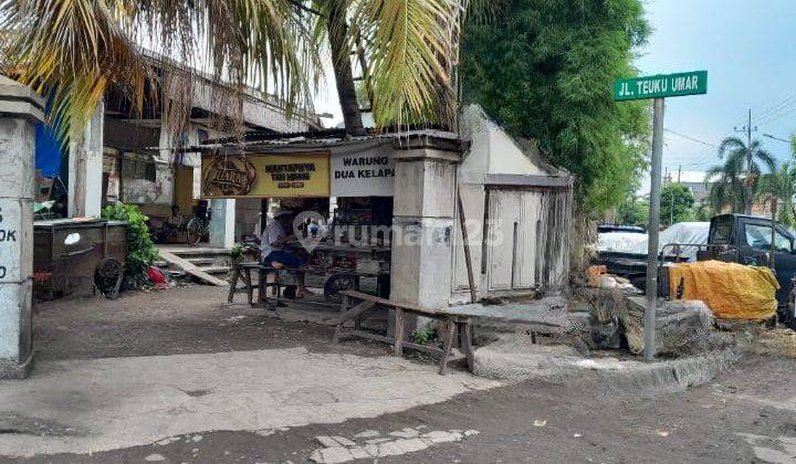 Dijual Tanah Hoek di Jalan Teuku Umar Pandegiling 1