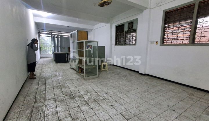 Cheap Shop House on Pahlawan Street, Surabaya Center Near Tunjungan 2