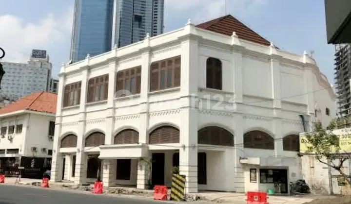 For Sale Ex-Bank Building Including Land on Tunjungan Street, Surabaya
