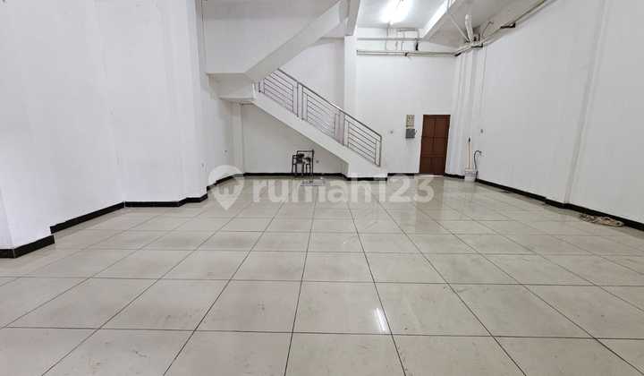 Cheap Ready-to-Use Shop House Rental on Jalan Kranggan, Surabaya City Center Cheap Ready-to-Use Shop House Rental on Jalan Kranggan, Surabaya City Center