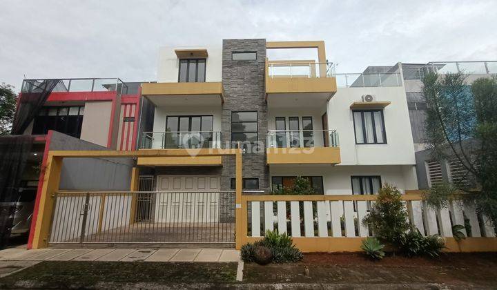 Rumah Dekat Jungle Land Dengan Kondisi Semi Furnish, Dilengkapi Rooftop View Pegunungan Dan Taman Depan Belakang 1