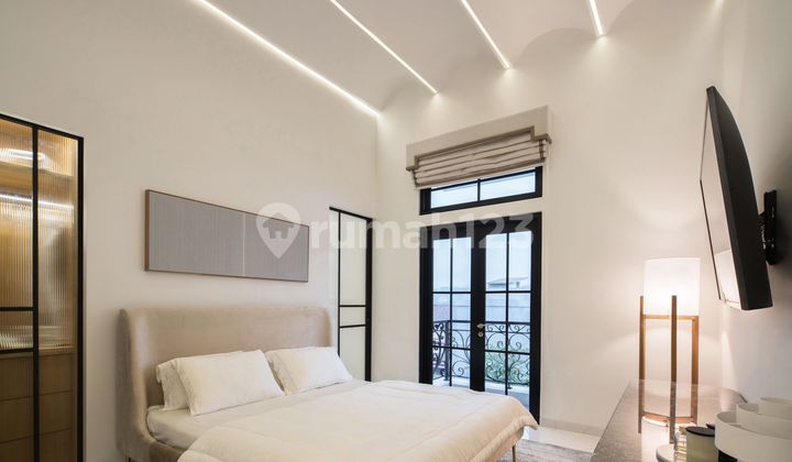 Luxury Fully Furnished Home in a Cluster with a Front Mountain View 2