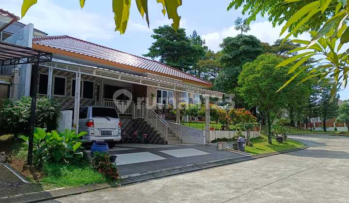 Nice House Hook Position SHM Sentul City, Bogor