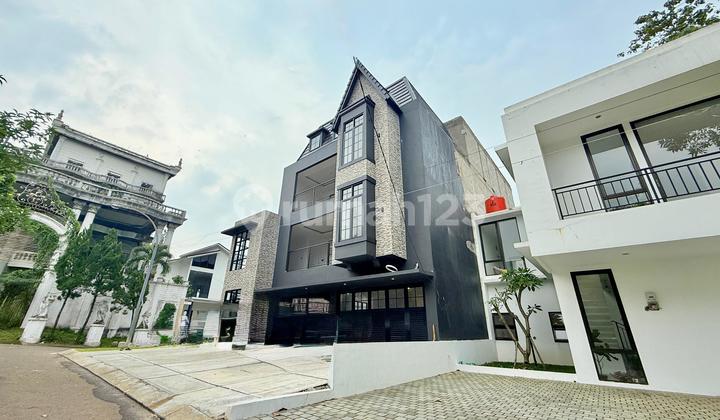 Rumah Mewah Posisi Hook View Pegunungan Sentul City 2