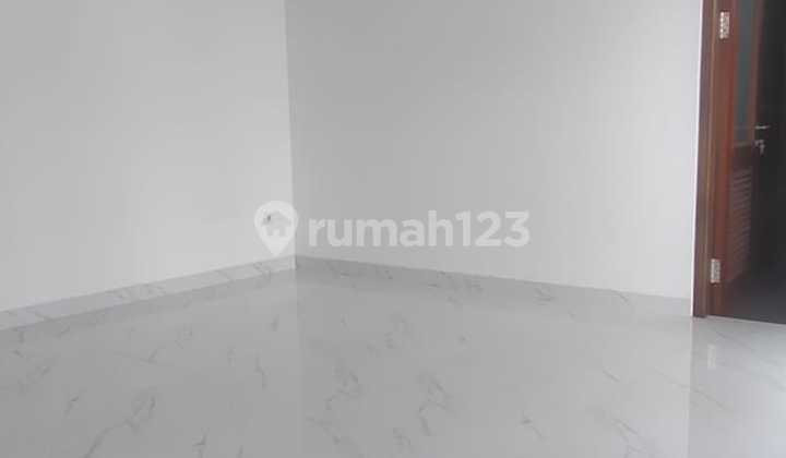 Rumah Bagus Unfurnished HGB Posisi Hook Sentul City, Bogor 2